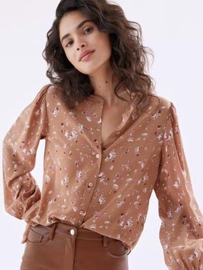 WILFRED Aritzia Sezane style
Naomi Silk Blouse
